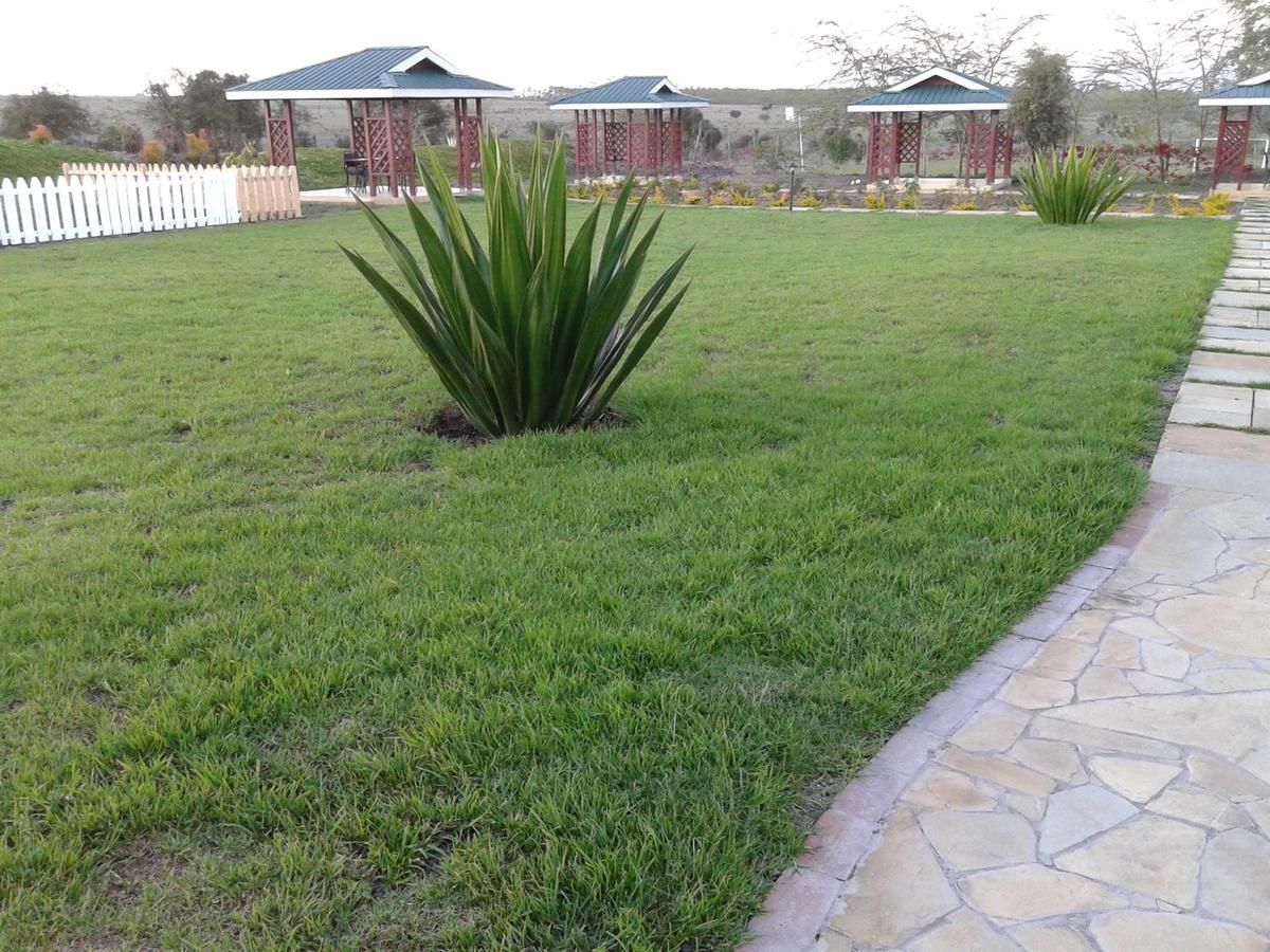 Tumaini Gardens Acomodação com café da manhã Kajiado Exterior foto
